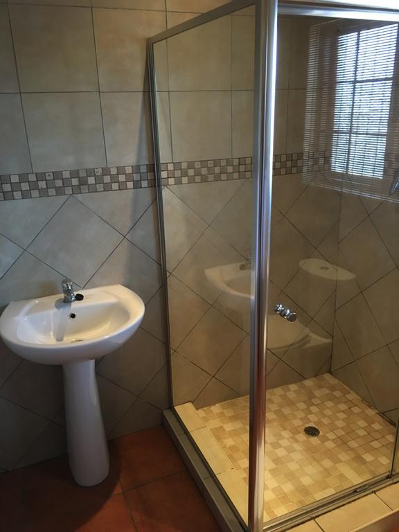 Bottom Of Boden Hotel Бенони Екстериор снимка